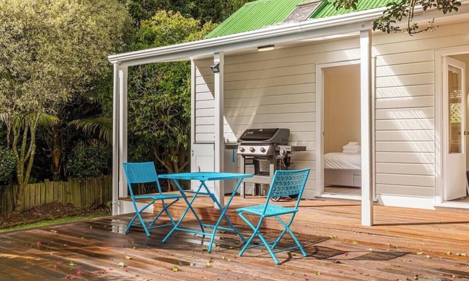 Mount Eden House | Serene & Cozy Home w Grill & Yard by Zodiak Stays