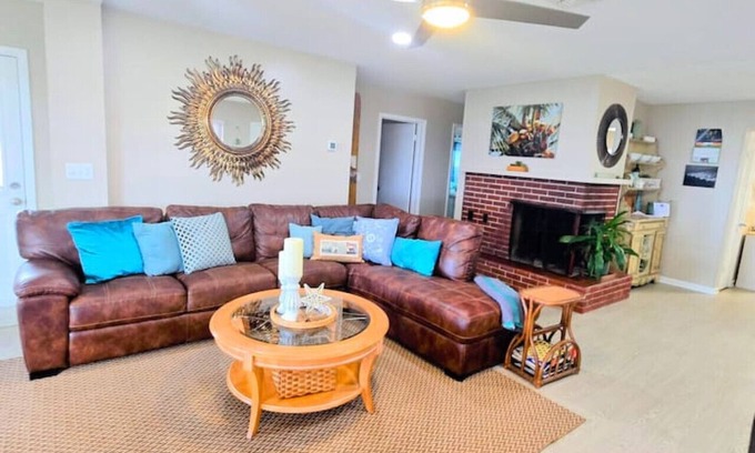 Winter Haven House | Serene, Cozy, Lakefront home