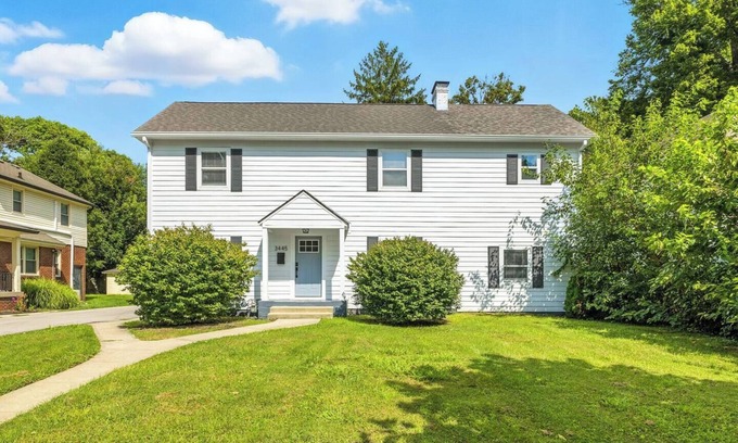Mapleton/Fall Creek House | Serene Creekside Cottage- 4BR - Near Downtown Indy