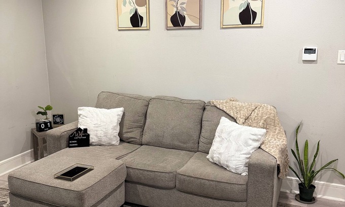 Old East Dallas Apartment | Serene Dallas Hideout - Walk to Greenville & Knox
