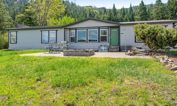 Sky Meadows Ranch House | Serene dog-friendly mountain house with fireplace, amazing view, & washer/dryer