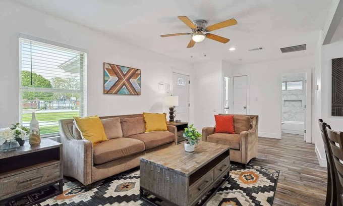 South Arlington House | Serene Escape - Peaceful 3-BD Retreat with Yard