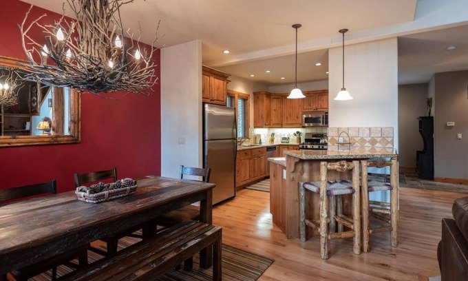 Sunriver House | Serene Escape with A/C, BBQ & Nature Trails