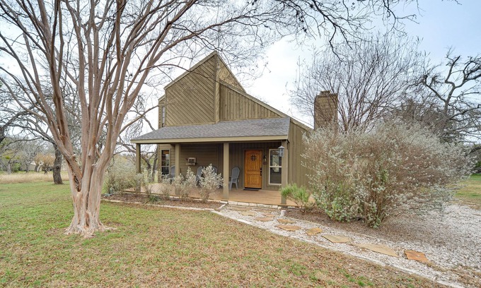 Spicewood Cottage | Serene Family Cottage w/Deck & BBQ
