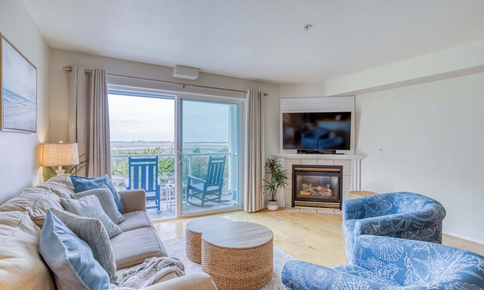 Lincoln City Condo | Serene Ground-Level Siletz Bay View Condo, Beach Path, Many Restaurants!