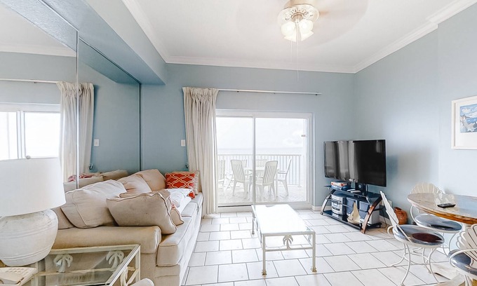 Gulf Shores Condo | Serene Gulf-front condo with pool, hot tub, sauna, washer/dryer, & central AC