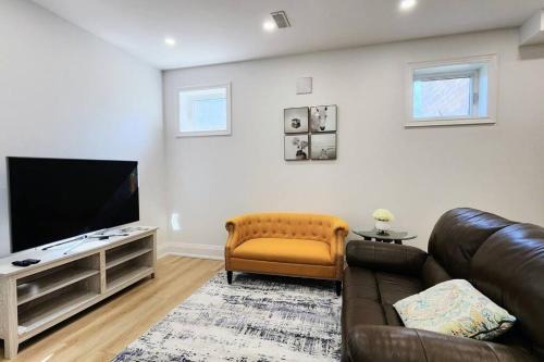 Glen Abbey Apartment | Serene High-celling Retreat