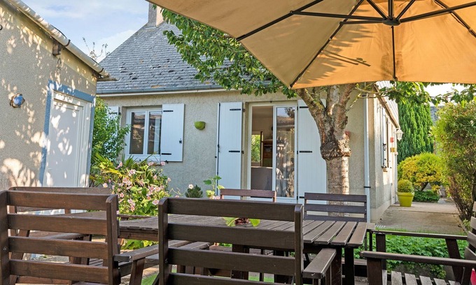 Isigny-sur-Mer House | Serene Holiday Home for family with Garden