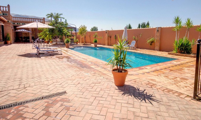 Padul House | Serene Holiday Home in Padul with Swimming Pool
