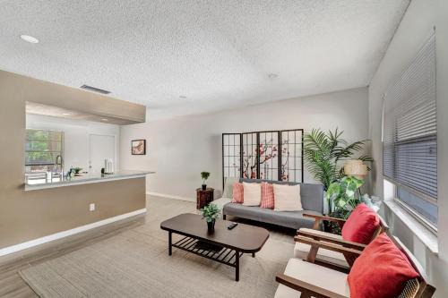 Bayou Oaks House | Serene Japandi Getaway, Near Art & Beaches