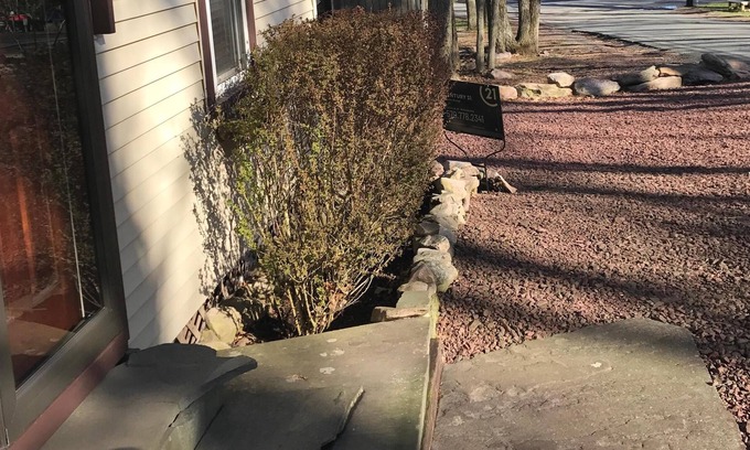 Lake Harmony Estates Cottage | Serene lake-view getaway, walk to lake, restaurants, mini-golf..near ski area.