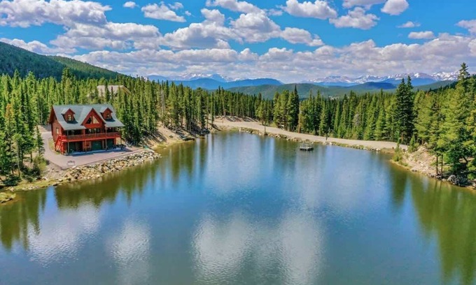 Saint Mary's Cabin | Serene Lakefront Cabin-St Mary's Glacier-Hot Tub