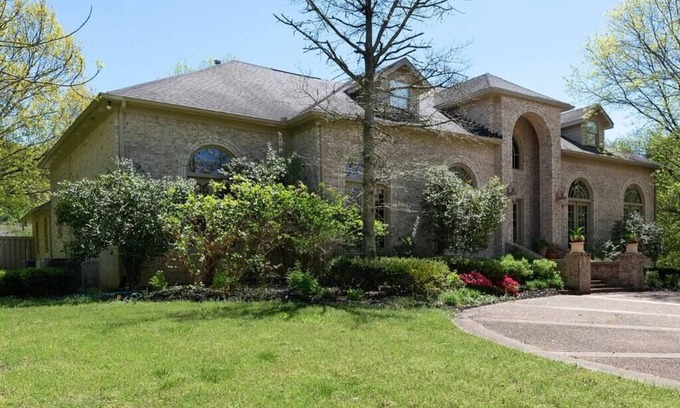 Brentwood House | Serene Large 5bd/5.5ba Estate in Brentwood