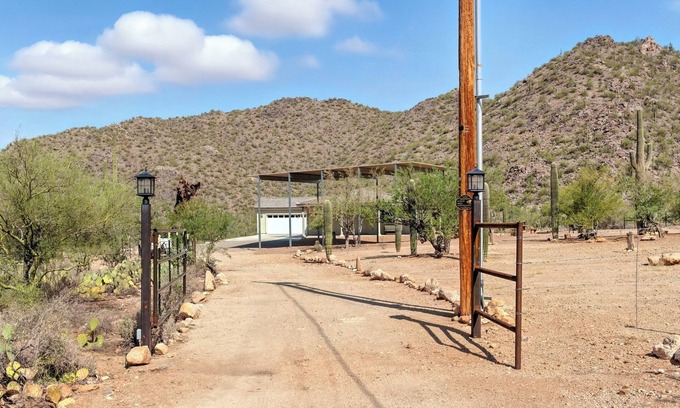 Marana House | Serene Marana Retreat - Stunning Views, Wraparound Porch & Comfort