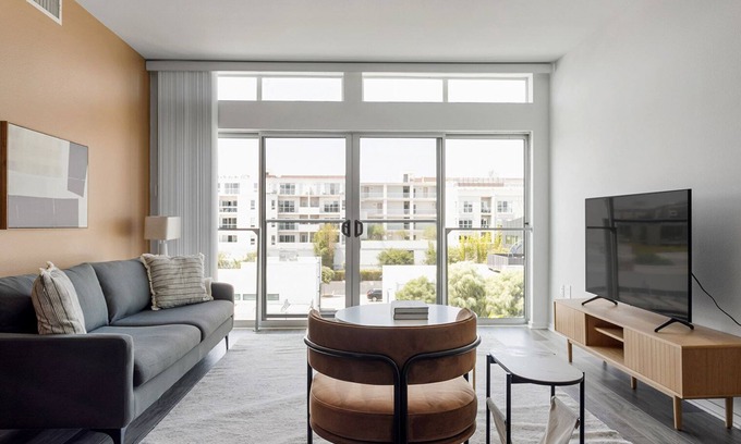 Del Rey Apartment | Serene Marina Del Rey 2BR w/Pool & Gym, nr Shopping, by Blueground