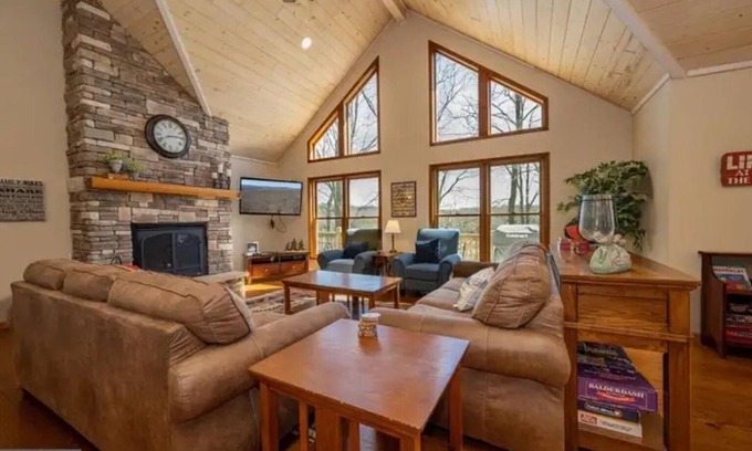Oakland House | Serene Mountain Escape: Hot Tub, Foosball, Views