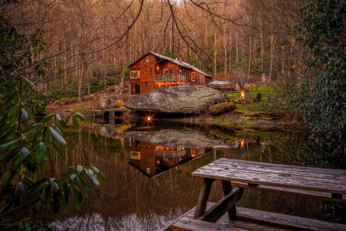 Boone House | Serene mountain getaway, Hot Tub, Sauna, Lake View, Swim, Fish, Hiking, EV plugin