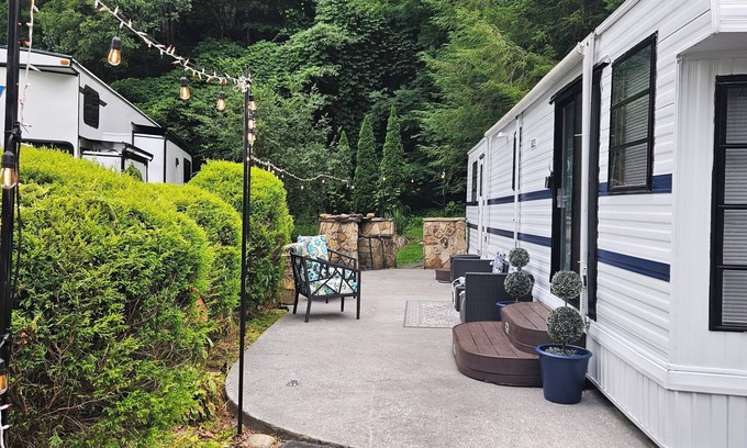 Gatlinburg - Pigeon Forge Resort | Serene Mountain Resort For 2