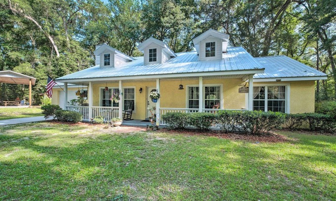 Old Town House | Serene Old Town Getaway Near Suwannee River!