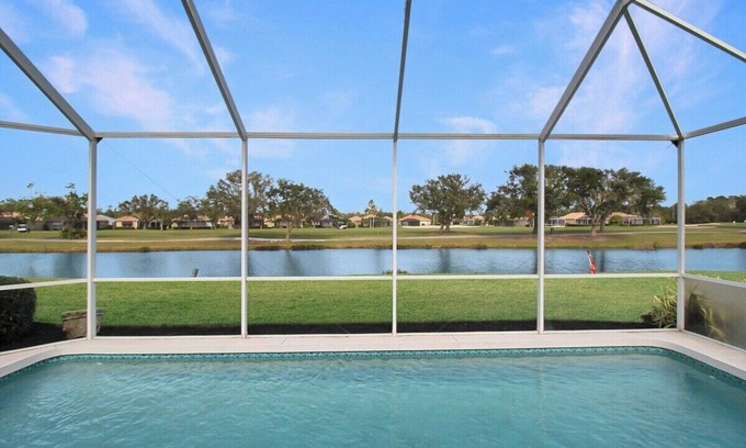 Sarasota House | Serene pool home in the exclusive Heritage Oaks Golf & Country Club - Oak Water Escape