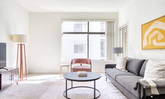 San Jose Apartment | Serene San Jose 2BR w/Gym, W/D & Pool, walk to Caltrain, by Blueground