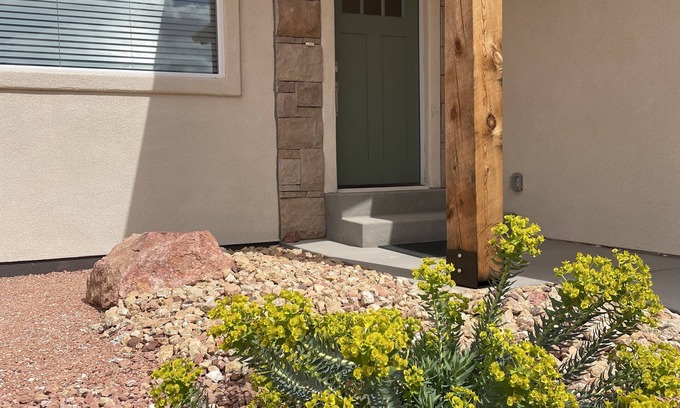 Big Water House | Serene Sanctuary - close to Lake Powell!