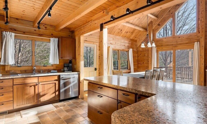 Traverse City House | Serene Slope Lodge Cabin