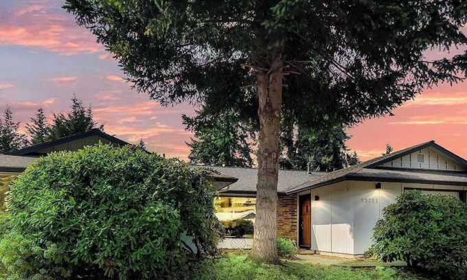 Kingsgate House | Serene Stay in Kirkland - Modern Comfort & Prime Location-Perfect to Relax#41850
