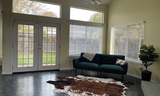 Barker House | Serene Stay: Private 1-bedroom in 2 Bedroom house in Houston