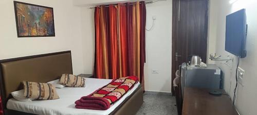 Sushant Lok Bed & Breakfast | Serene Stays