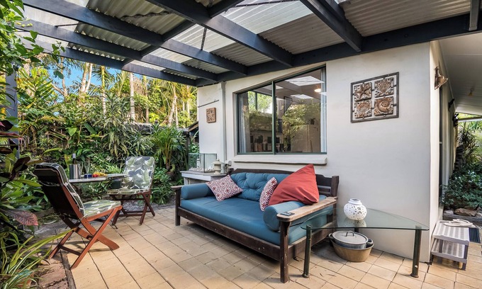 Suffolk Park Apartment | Serene tropical retreat in Beachside Suffolk Park adjacent to Tallow Beach