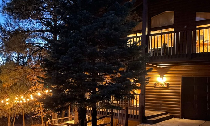 Pinetop-Lakeside Cabin | Serene, two-story cabin with a game room, washer/dryer, & furnished deck