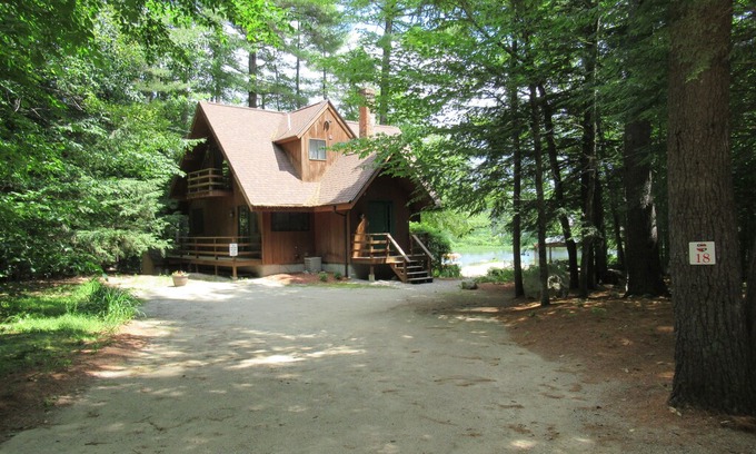 Eidelweiss Village House | Serene Waterfront Getaway - A quiet contemporary chalet with large private beach