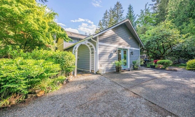Cottage Lake House | Serene Wooded Retreat in Woodinville