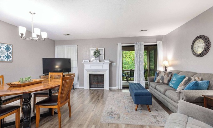 Table Rock Condo | Serenitee Pointe - 2 Bd 2 Bath Indoor Outdoor Pool, Hot tub