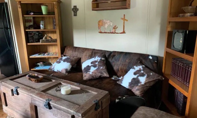 McAlester Cabin | Serenity Acres Sanctuary -BnB & Resort- Cowboy Comfort Lodge