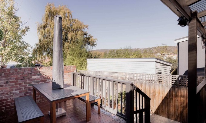 Hobart Central Business District House | Serenity and style in Sandy Bay