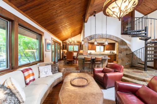 Lake Forest House | Serenity at Dollar Point - Luxurious 4BR w Private Backyard