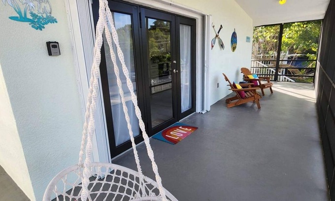 Tavernier House | Serenity Beach House - 2 blocks from Harry Harris Park/Beach/Ocean/Boat ramp