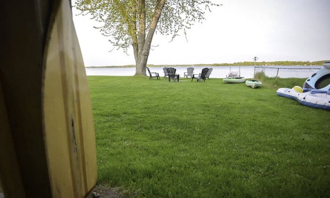 Isaacs Glen Cottage | Serenity by the Lake: Lake Waterfront Cottage