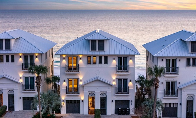 Miramar Beach House | 🌊 Serenity by the Sea | Beach Front | FREE Pool Heating | Elevator | Free Excursions