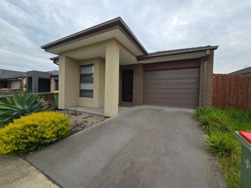 Pakenham Apartment | Serenity Home 7 by Hiverooms