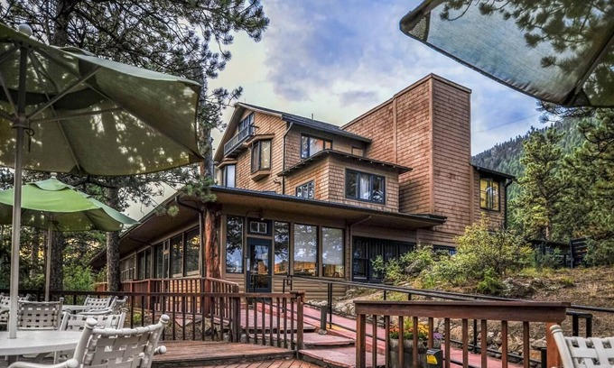 Estes Park Apartment | Serenity in the Beautiful Rocky Mountains, Scenic Views, Minutes to Riverwalk