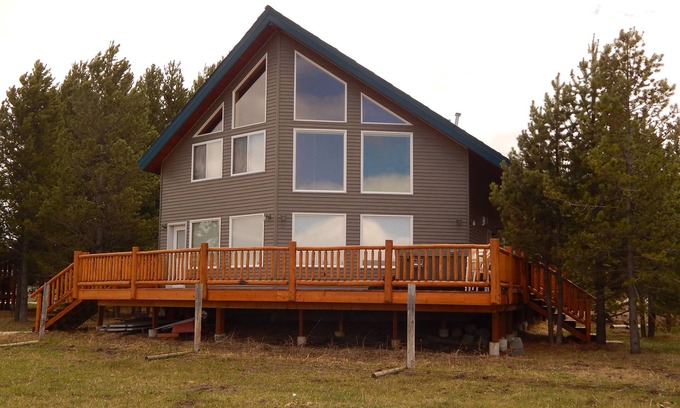 Island Park Cabin | Serenity Lodge Located 25 minutes from Yellowstone with Breathtaking Views