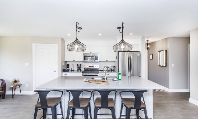 Historic Old Town House | SERENITY MODERN RENOVATED BEAUTIFUL BUNGALOW- in OLD TOWNE w Hot tub