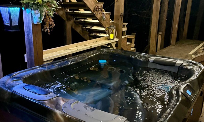 Deep Gap Cabin | Serenity Now (formerly Bennett's Bungalow) - Family and pet friendly, hot tub, f