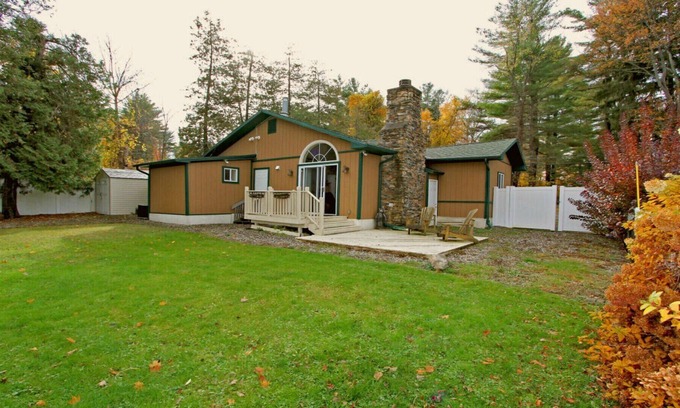 Cleverdale Cottage | serenity on sandy bay lake george