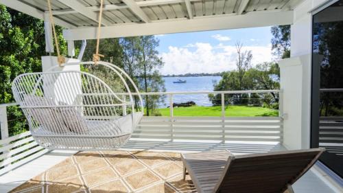Sandstone Point House | 'serenity On Spinnaker'