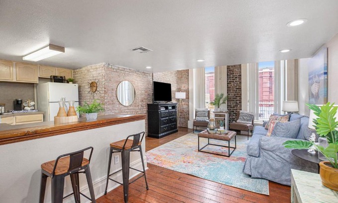 Galveston House | Serenity on the Strand - Historic Strand Loft #205