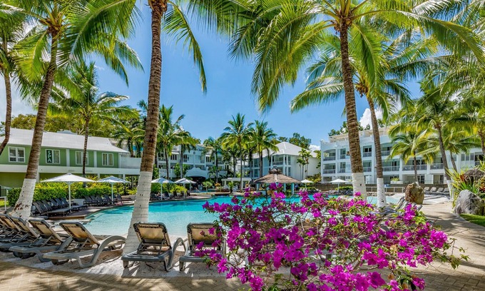 Palm Cove Apartment | SERENITY STAYS "The Beach Club / Peppers Resort"